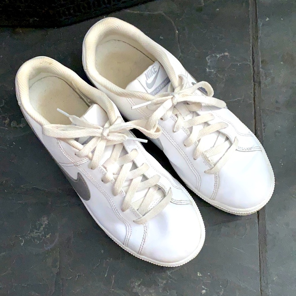 White Nike Low-top sneakers